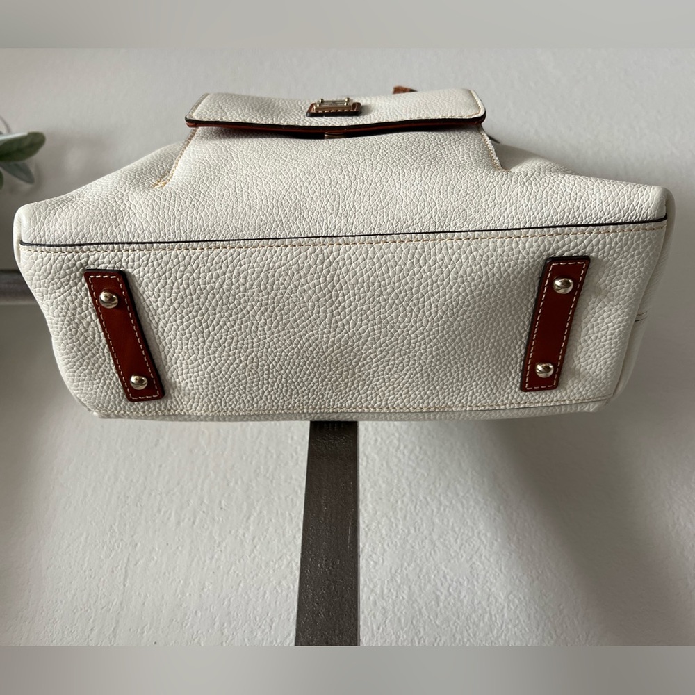 Dooney & Bourke | Pebble Grain Hobo - Picture 4 of 9